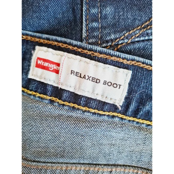 Men's Wrangler Relaxed Boot Jeans Size 42x32 Blue - Picture 4 of 5